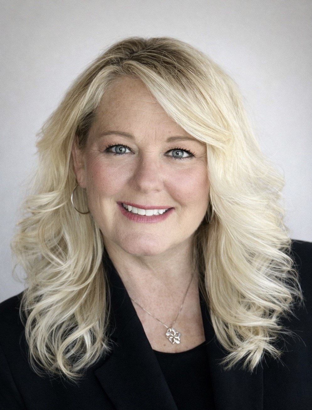 Amy Schultz — professional author headshot