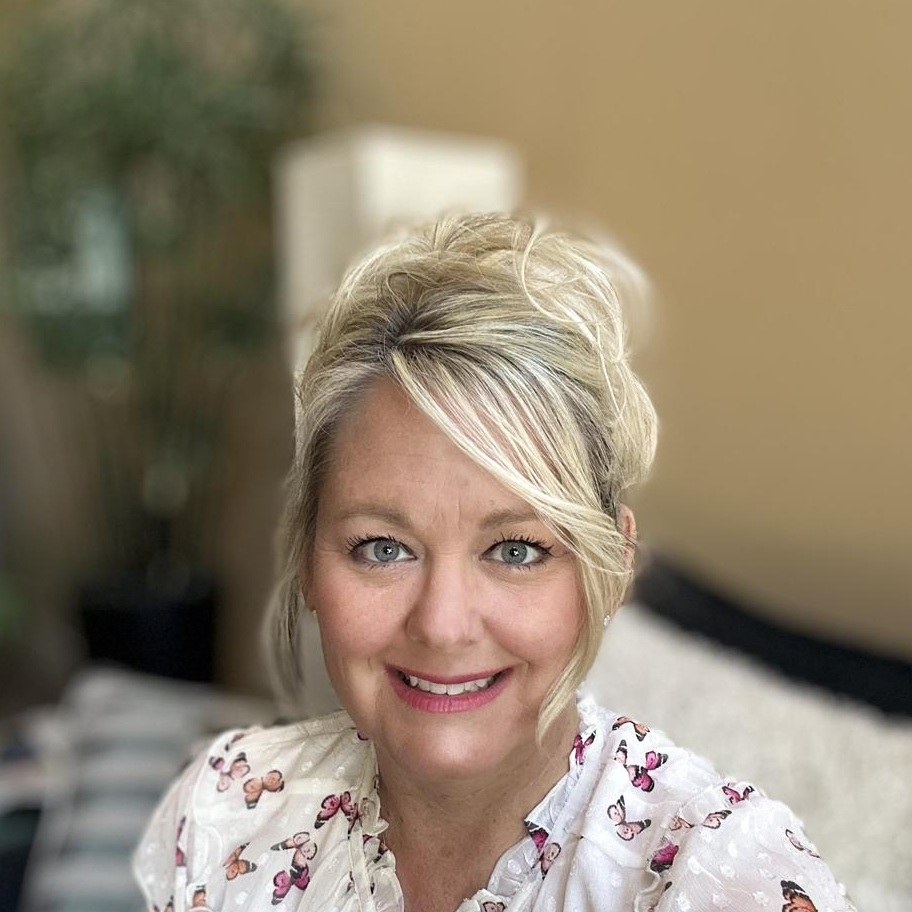 Amy Schultz — casual author portrait